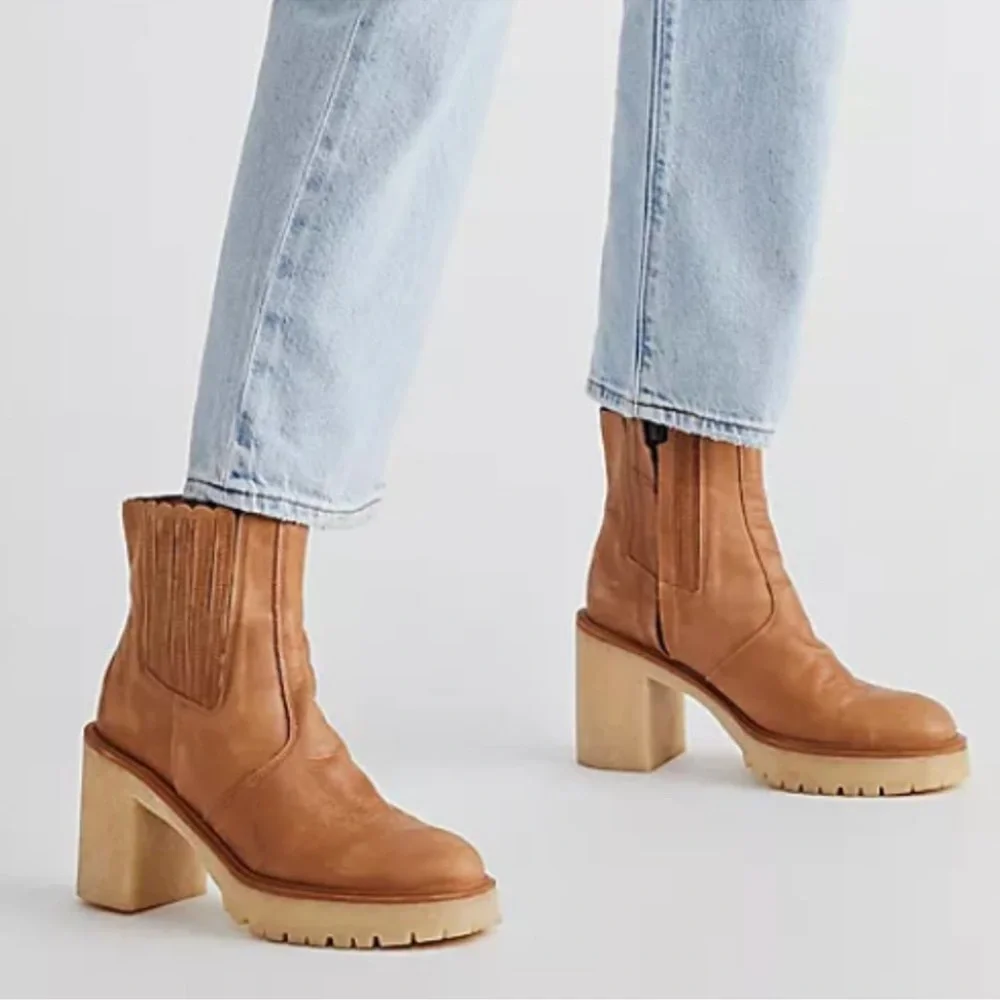 Free People James Chelsea Heeled Boots in Tan Leather size 39 EUC - Picture 2 of 8